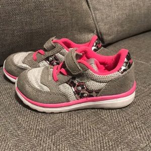 Girl Saucony sneakers